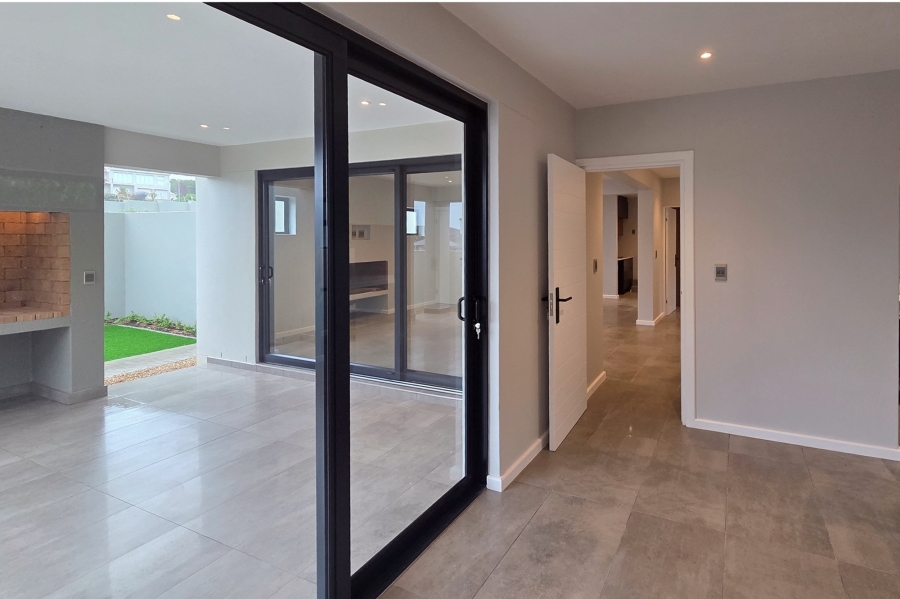 3 Bedroom Property for Sale in Country Club Western Cape